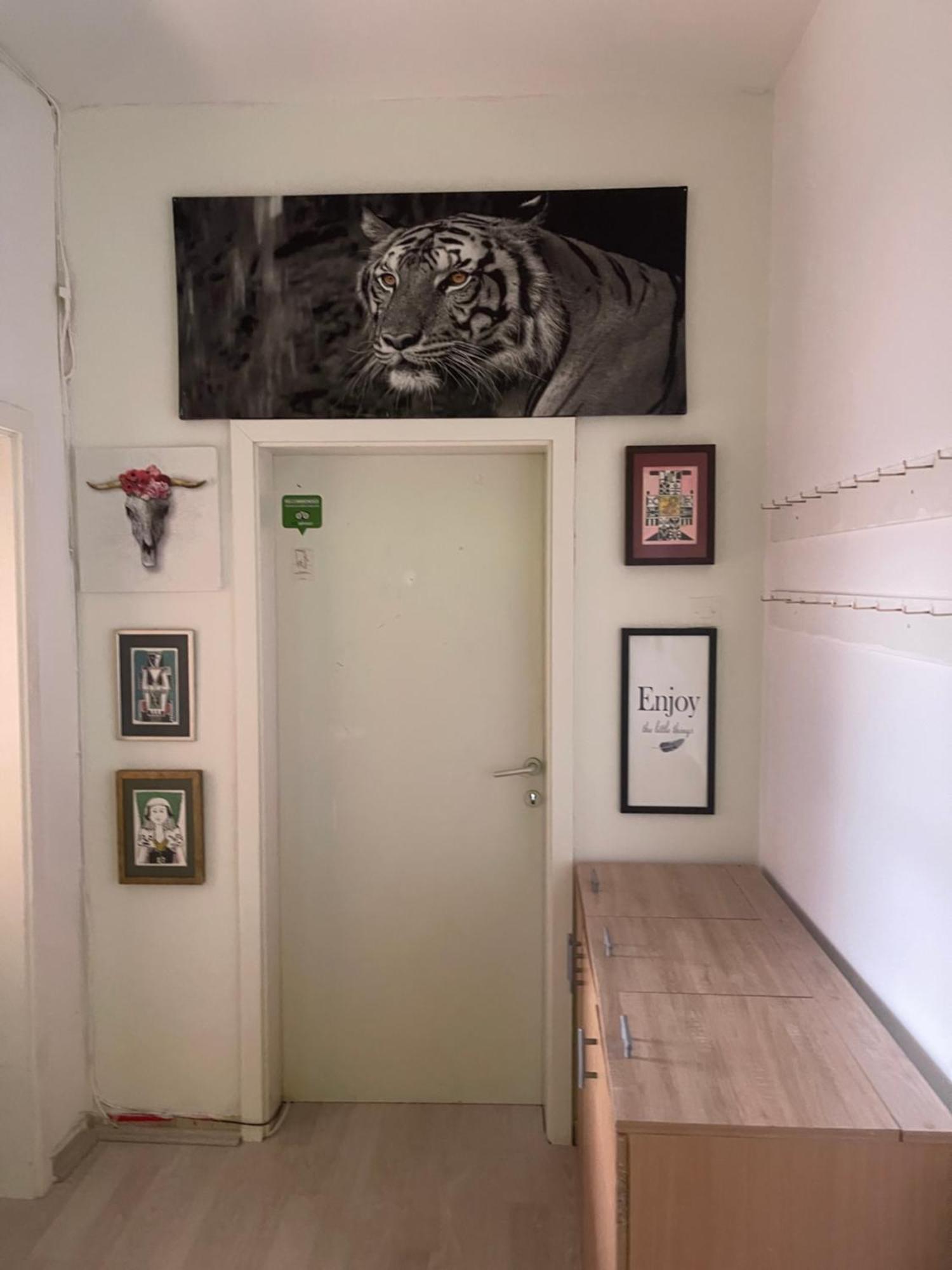 Newborn Center Hostel All Day Free Coffee Pristina Exterior foto